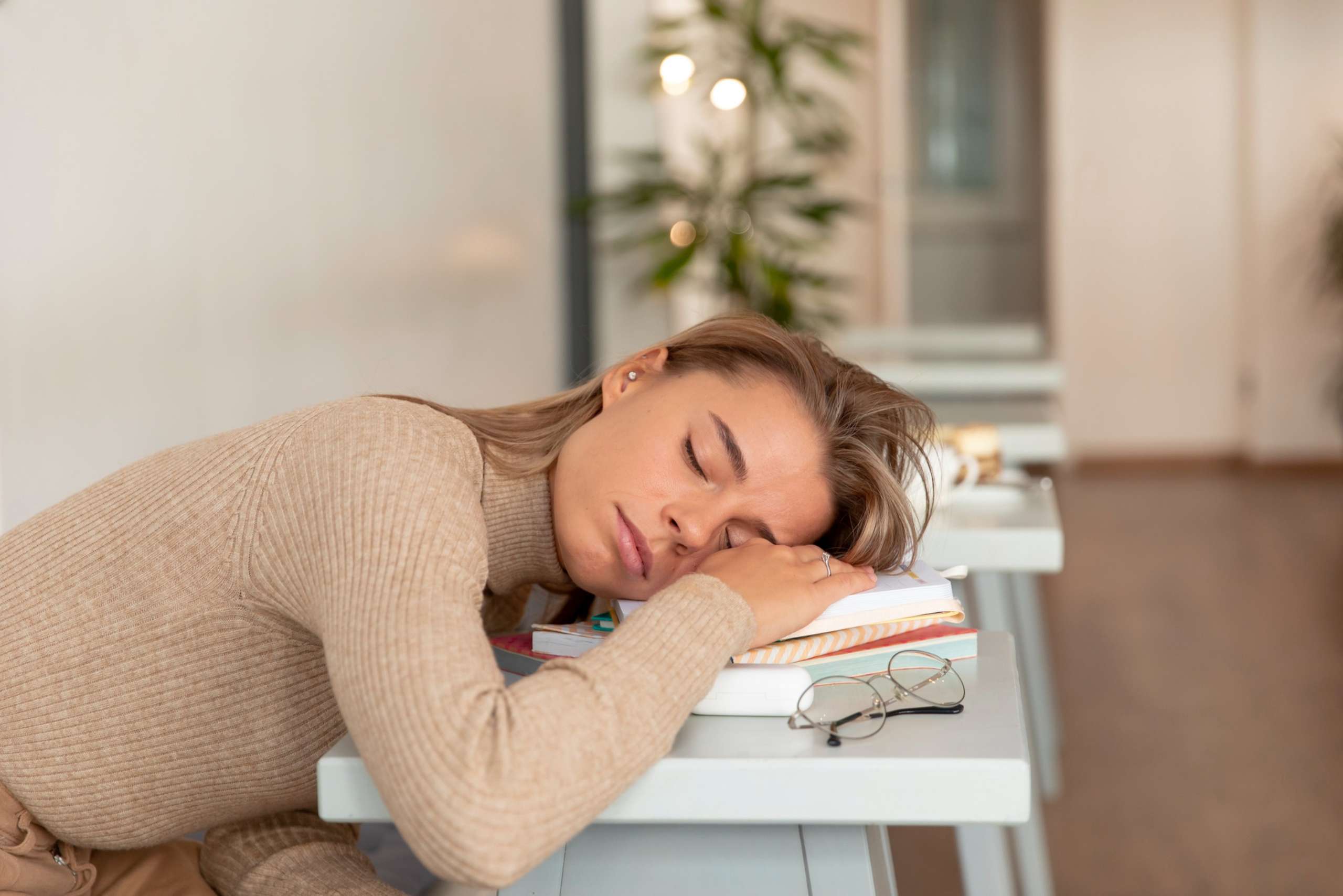 ¿Cómo quitar el sueño? Tips y consideraciones claves